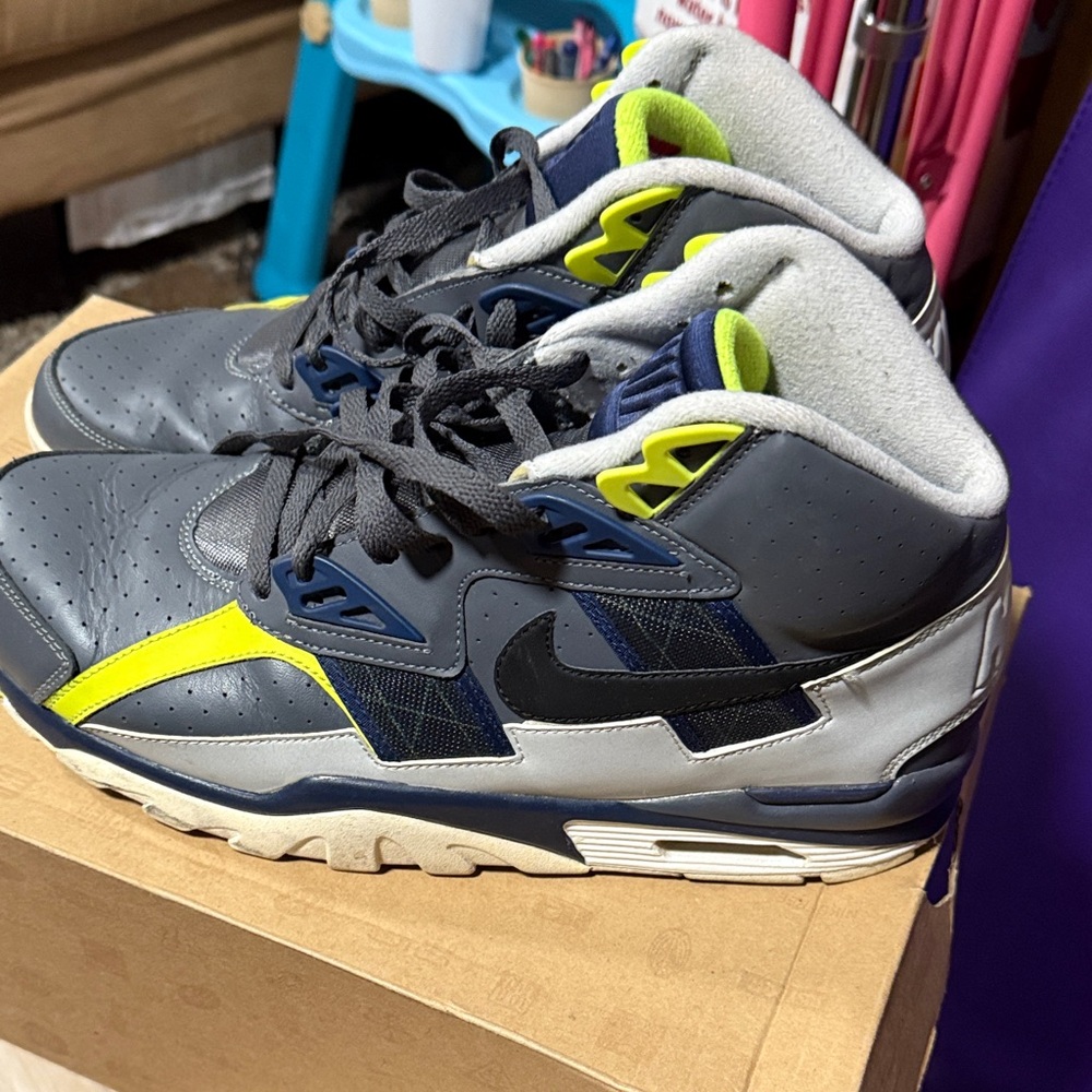 Nike Air Trainer SC High in Brown